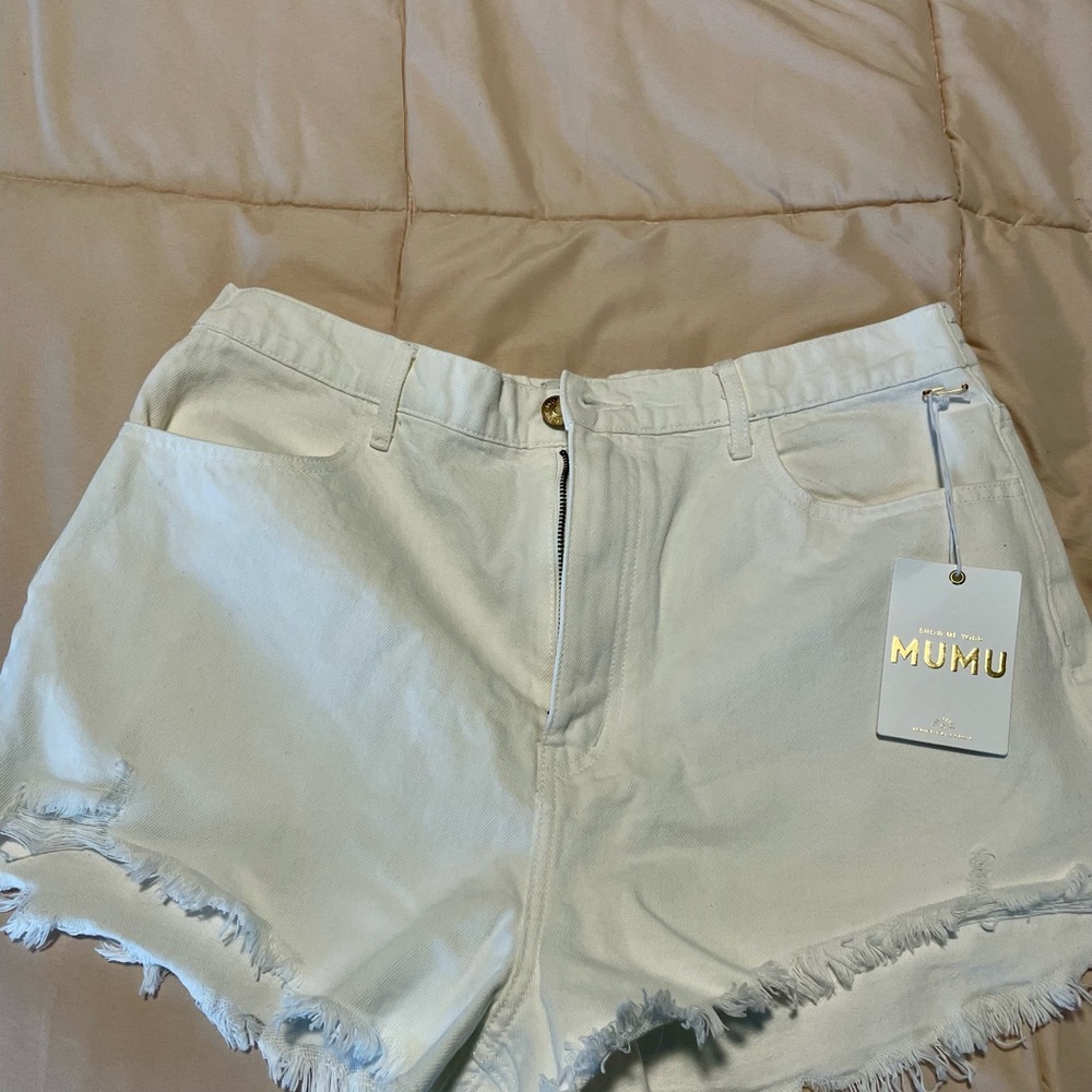 Women's White Frayed Hem Shorts